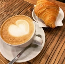 Cappuccino e croissant